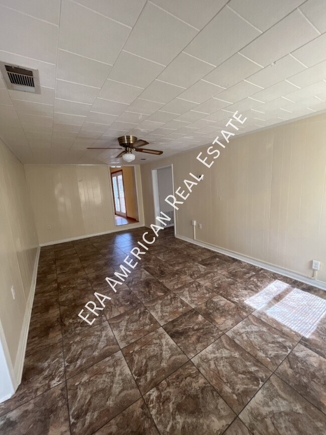 Foto del edificio - 1258 E Chestnut Ave