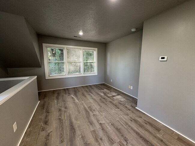 Foto del edificio - 1275 SW College St