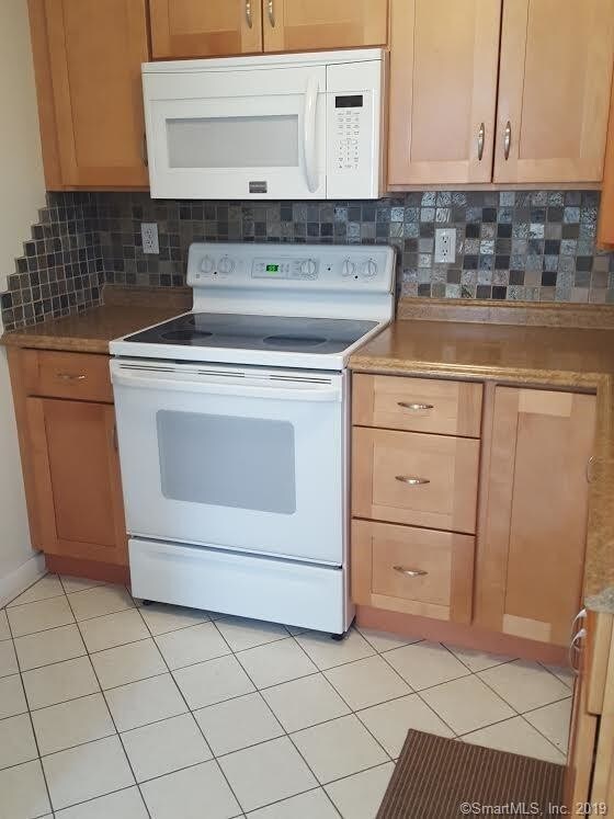 Foto del edificio - 16 Mansfield Dr