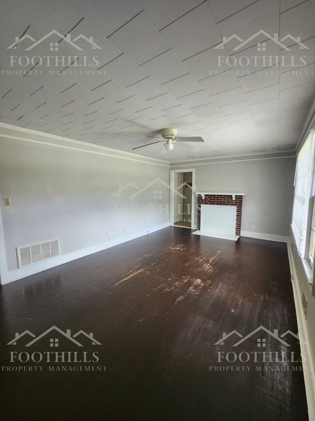 Building Photo - Classic 3-Bedroom Home in Downtown Anderso...