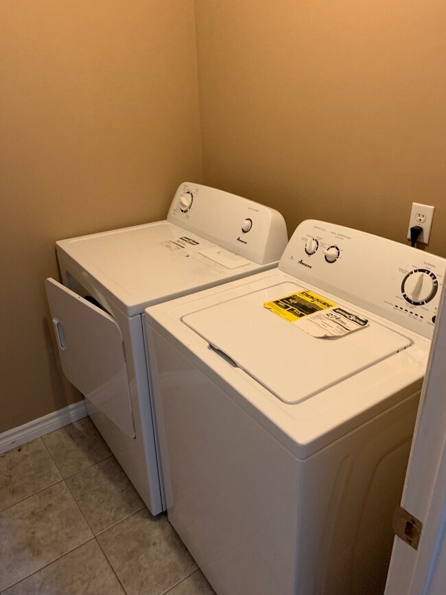 Building Photo - 7 Shaw Dr