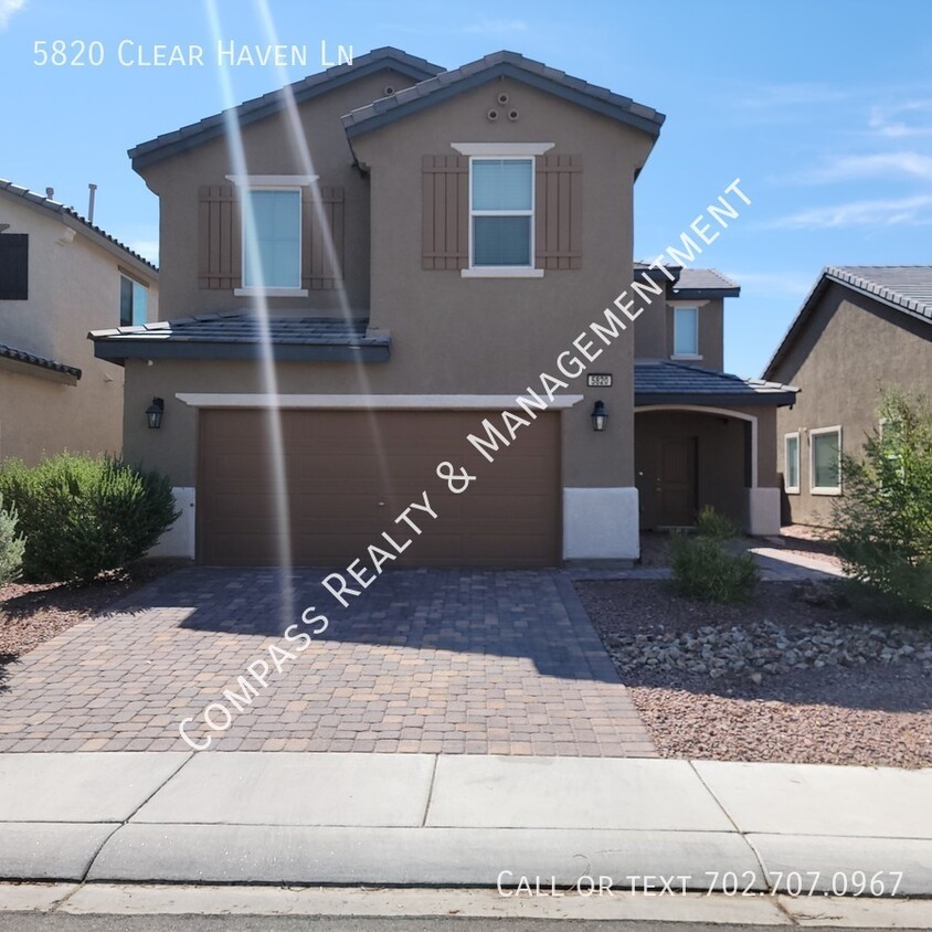 Foto principal - Great 2-story Home with 4 Bedrooms and 2.5...