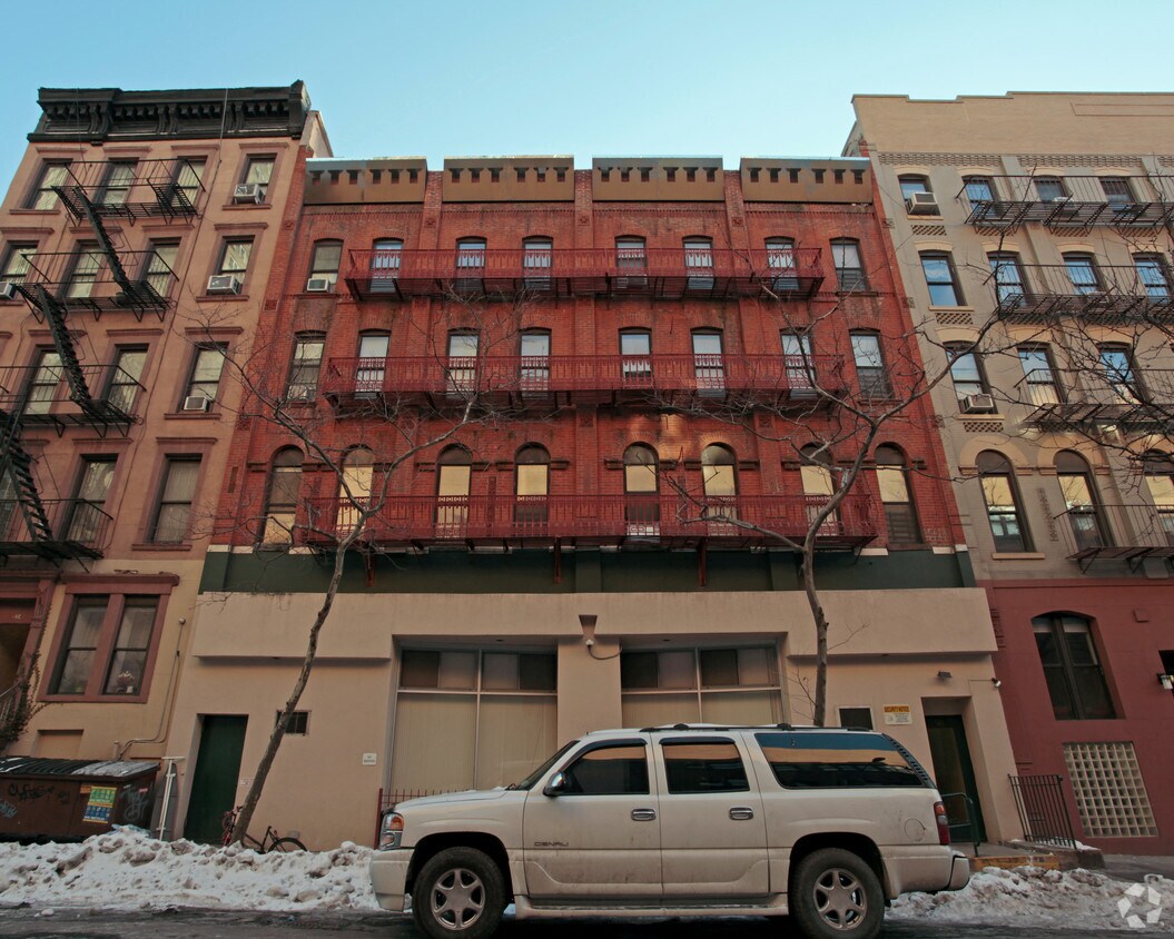 Building Photo - 516 W 50th St