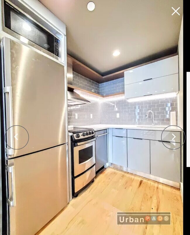 Building Photo - 473 Kosciuszko St