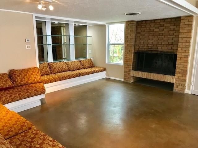 Building Photo - 5905 Highland Hills Dr