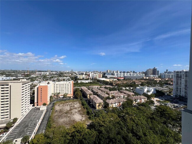 Foto del edificio - 2780 NE 183rd St