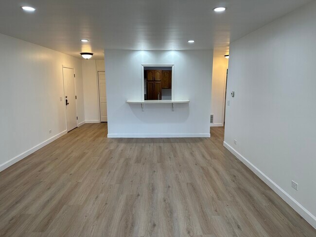 Building Photo - 1365 N Sterling Ave