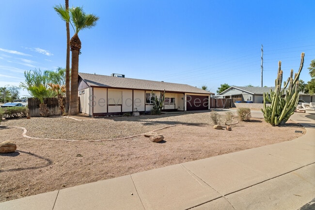 Building Photo - 1223 W Oxford Dr