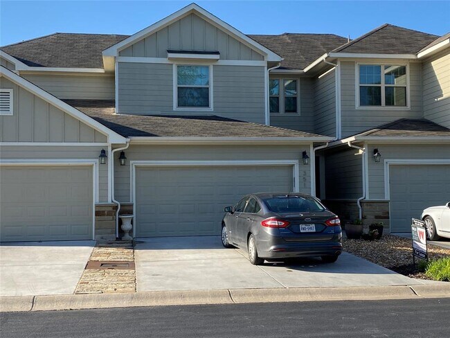 Foto del edificio - 351 Madison Oaks Ave