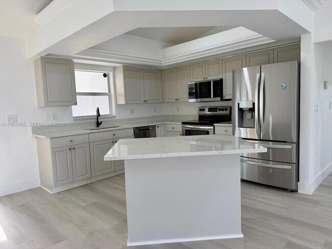 Foto del edificio - 142 SW 34th Pl