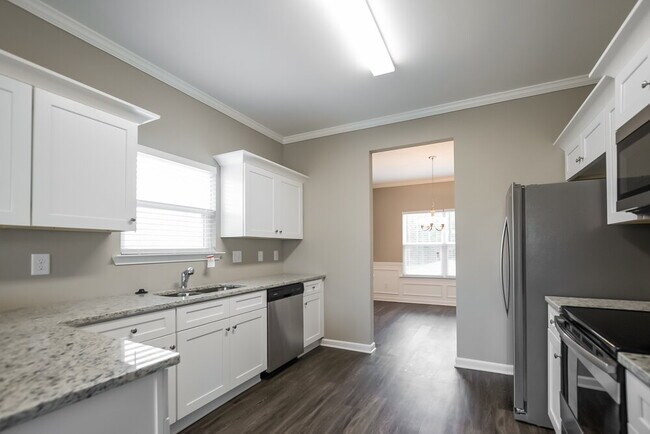 Building Photo - 619 Fieldcrest Dr