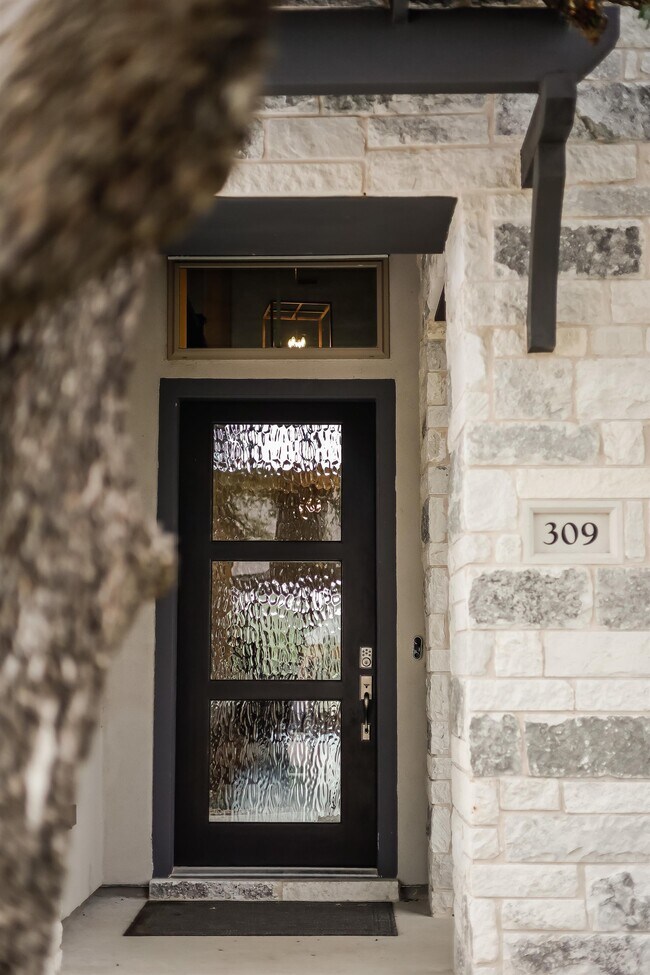 Building Photo - 309 La Grotta Ln