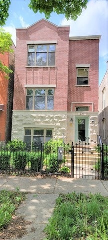 Building Photo - 920 S Claremont Ave