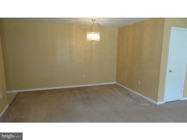 Building Photo - 1003 Mews Dr