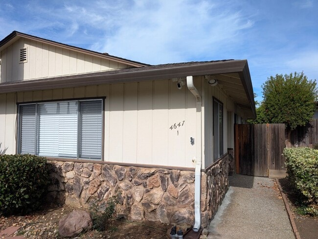 Foto del edificio - 4647 E Rishell Ct