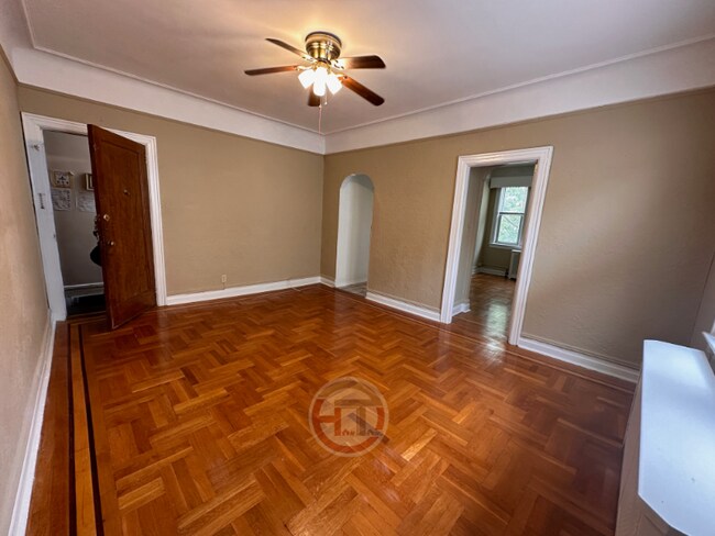 Foto del edificio - 2036 Colonial Ave