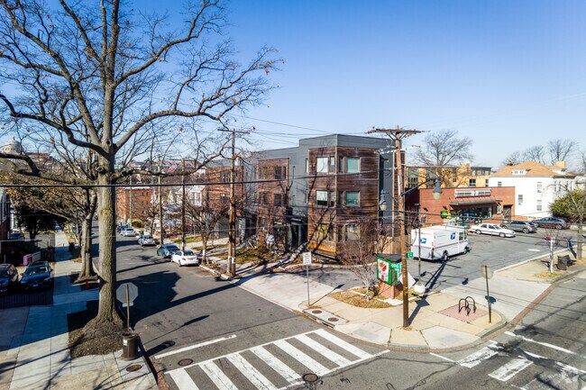 Context View - Otis Place Flats