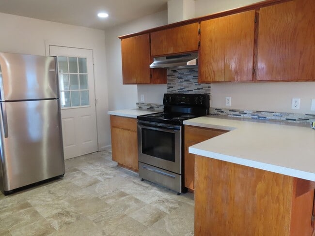 Building Photo - Wonderful Charmer 3 Bed/ 2 Full Bath House in the Downtown Springfield Area !