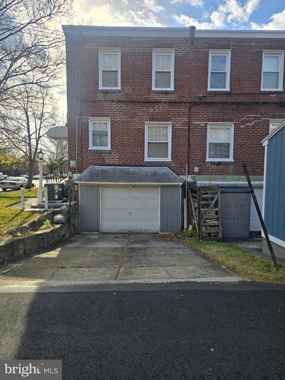 Building Photo - 831 Fanshawe St