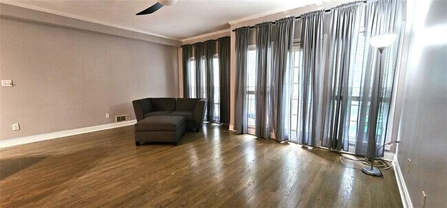 Foto del edificio - 1580 Commerce Dr