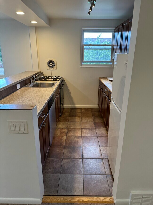 36 Hillcrest Rd Unit B, Erdenheim, PA 19038 Apartments in Erdenheim