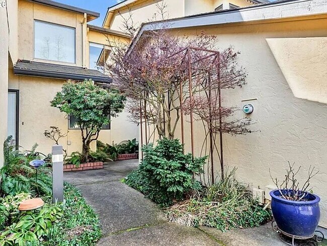 Foto del edificio - 574 Wimbledon Ct