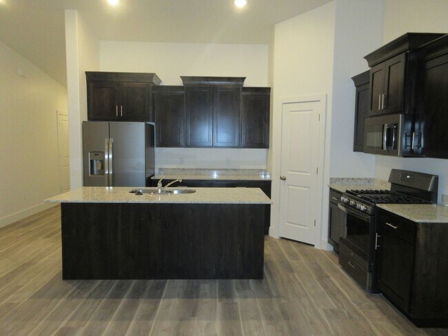 Building Photo - 3 Bed - 2 Bath Newer Construction Single L...