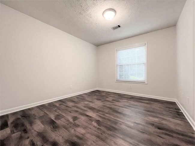 Building Photo - 60 Jesica Way