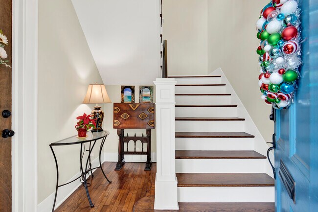 Entryway to Second - 309 E 34th St