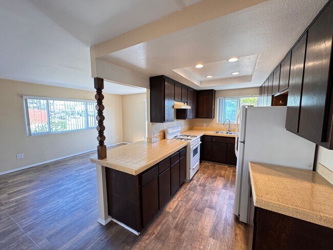 Foto del edificio - 2 Bedroom 1 Bath on Santa Fe Dr in Encinitas