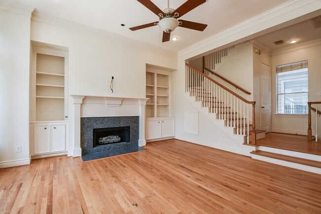 Building Photo - 1025 Marconi St