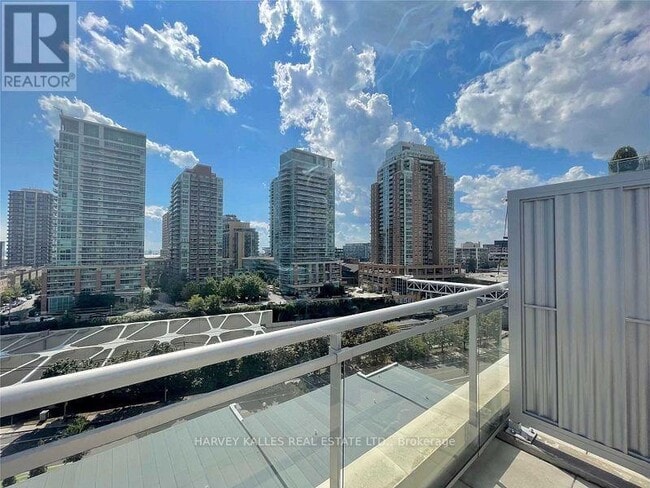 Building Photo - 1029 King St W