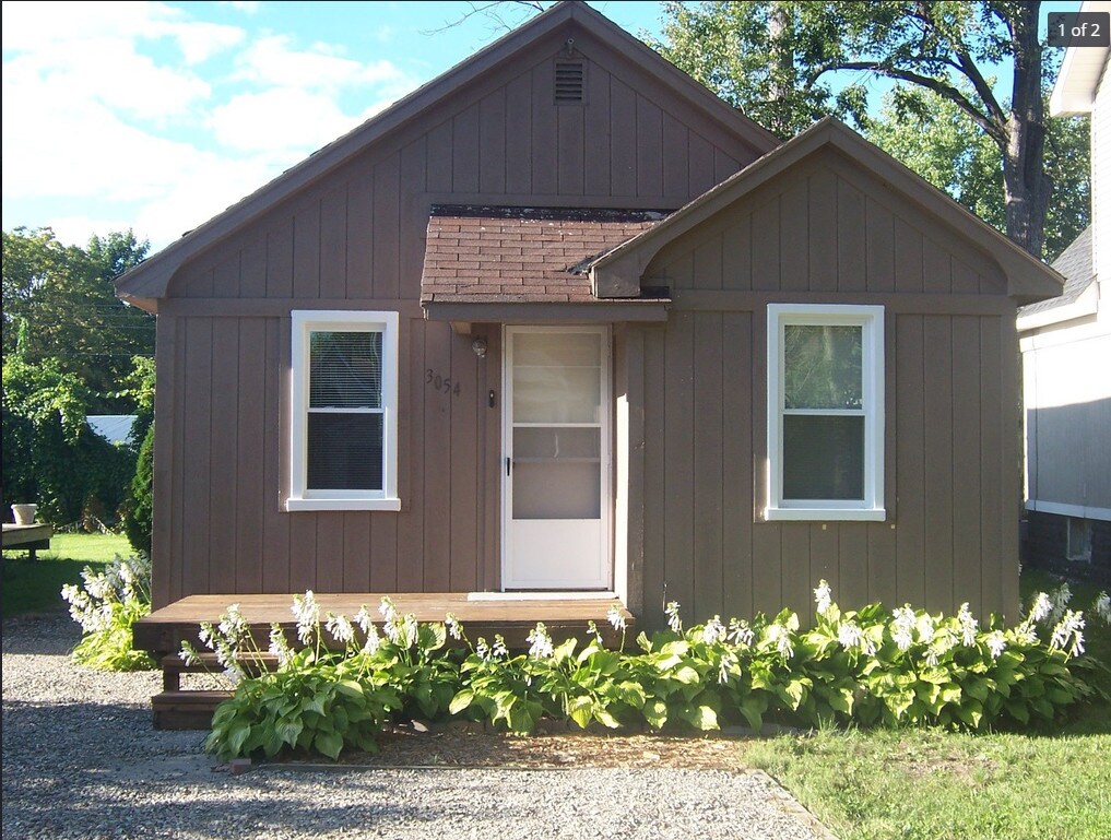 3054 Norcott Dr, Keego Harbor, MI 48320 House Rental in Keego Harbor, MI