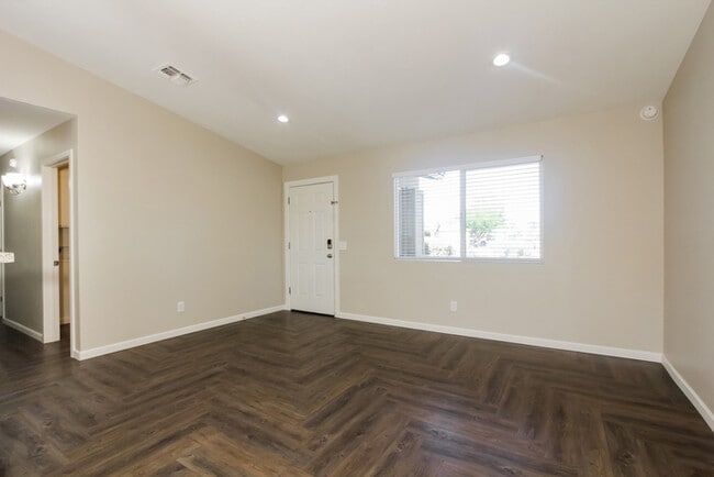 Building Photo - 6080 S Springbrook Dr