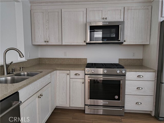 Foto del edificio - 16942 Westwood Ln