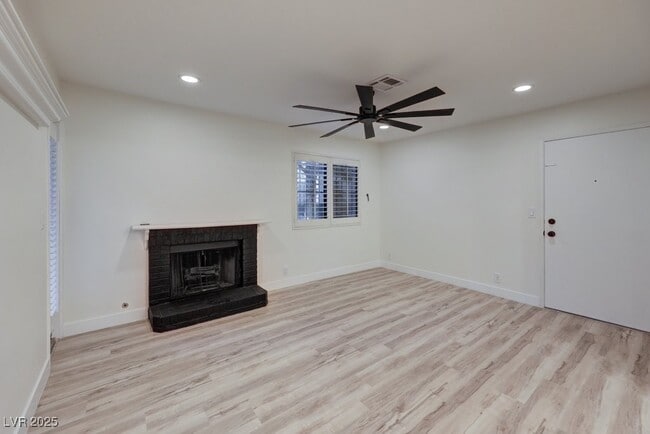 Foto del edificio - 1701 E Katie Ave
