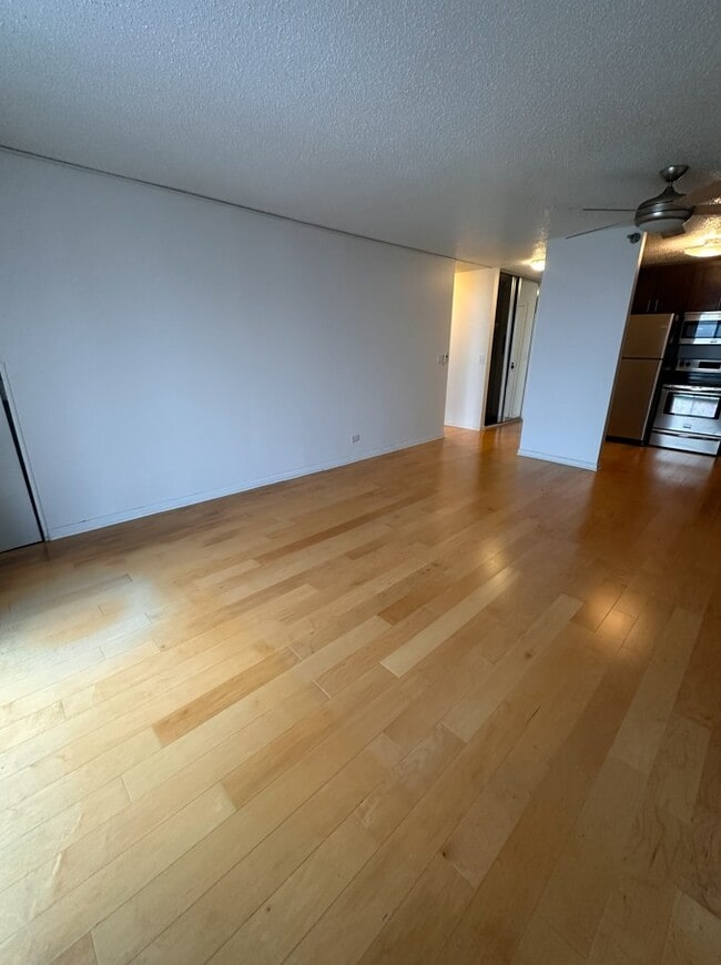 Building Photo - 1212 N La Salle Dr