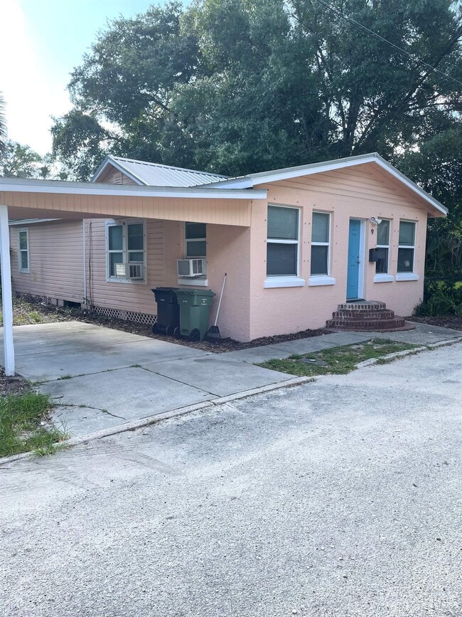 Building Photo - 9 Blanche Ln