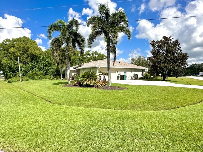 Foto del edificio - 5399 NW Lamoore Ln