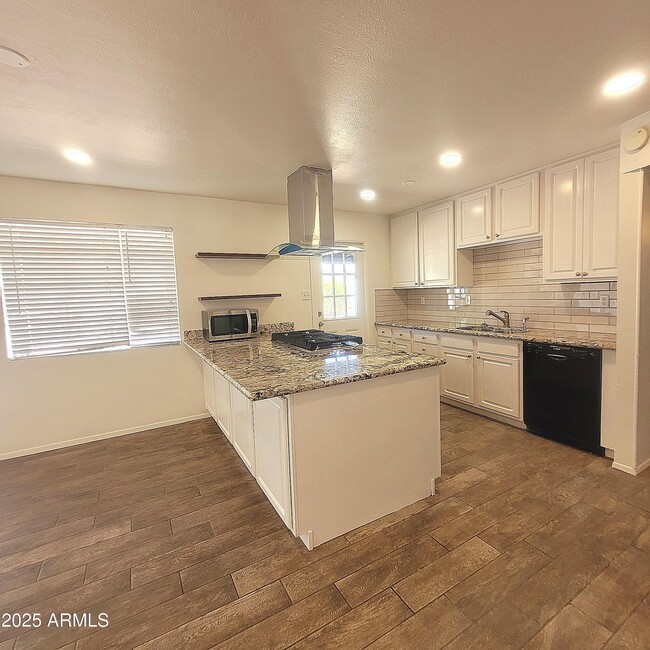 Foto del edificio - 7226 E Portland St