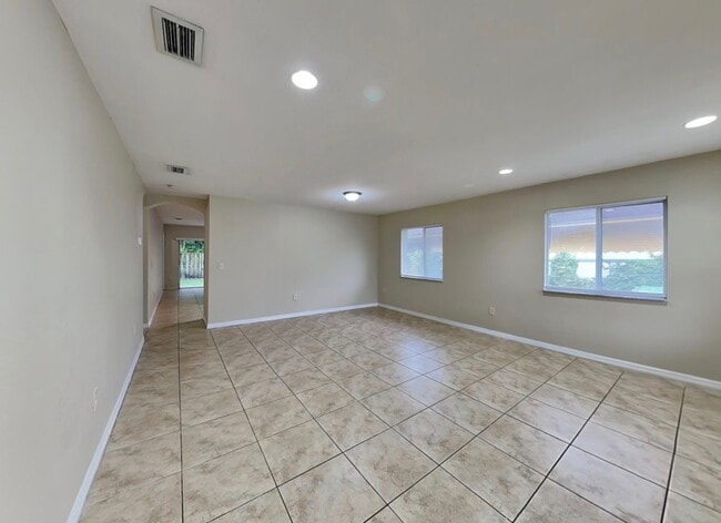 Foto del edificio - 3746 NW 201st Terrace