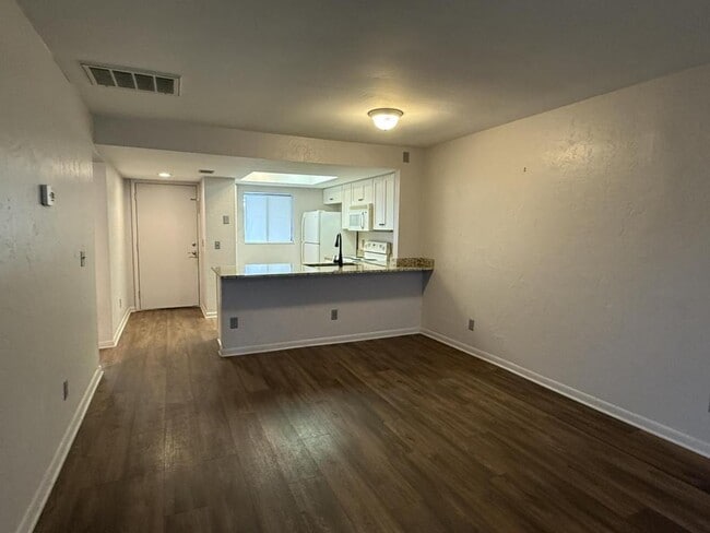 Building Photo - 4307 Holly Tree Rd