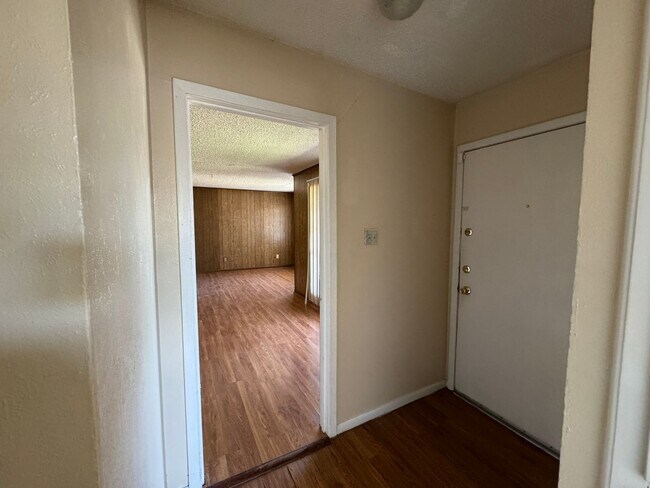 Foto del edificio - 1526 Leader Dr