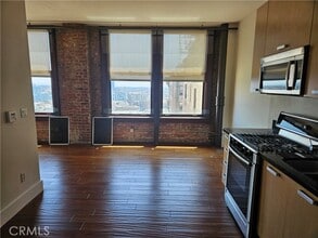 Building Photo - 460 S Spring St