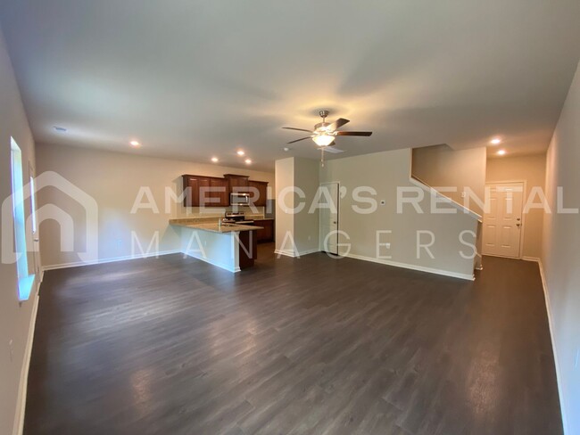 Foto del edificio - Home for Rent in Springville, AL! Availabl...