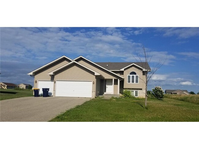 Building Photo - 470 Highland Dr
