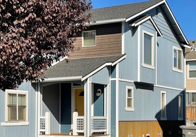 Building Photo - 2104 Yellowstone St