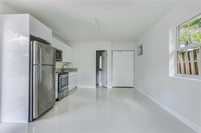 Foto del edificio - 5715 NW 6th Ave