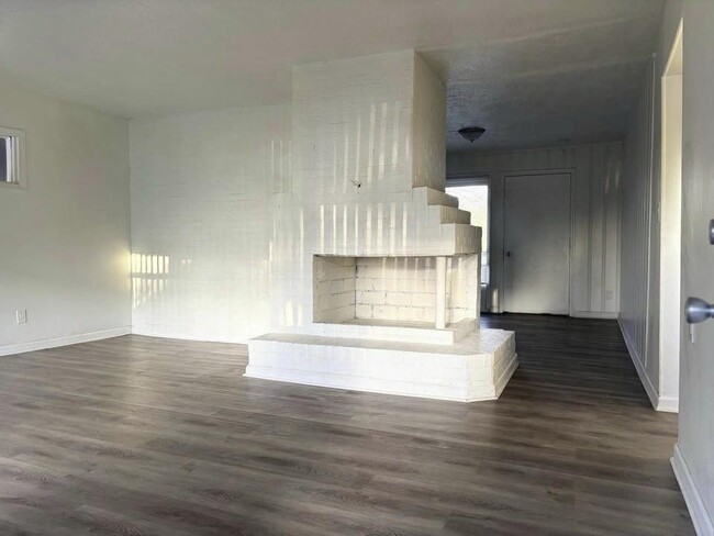 Foto del edificio - 3443 Hyland Dr