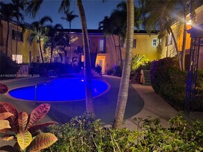 Building Photo - 729 NE 16th Ave